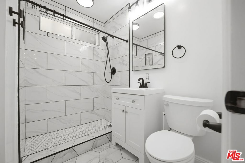 https://media.crmls.org/mediaz/6c854a44-2d96-4a3f-9a97-1f4fd0e1b3c6.jpg?preset=X-Large