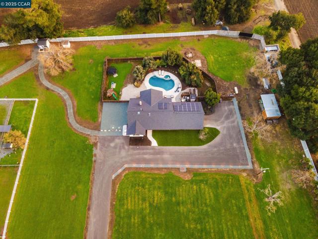 5400 Johnston Rd, Danville CA: https://media.crmls.org/mediaz/6c85d477-a1b4-49c2-8821-8137a09429e7.jpg