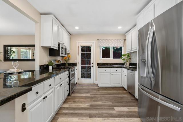 14643 Evening Star Dr, Poway CA: https://media.crmls.org/mediaz/6c85f890-f58f-4ffc-9c28-745193099a89.jpg
