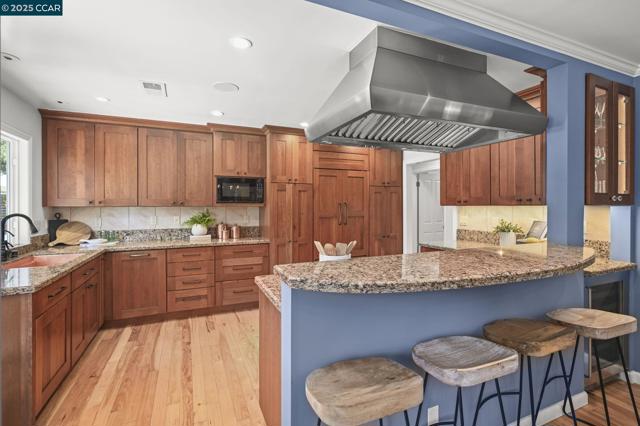 3 Green Valley Ct, Danville CA: https://media.crmls.org/mediaz/6c865fdd-ba3e-453d-97bd-f1bcf7196021.jpg
