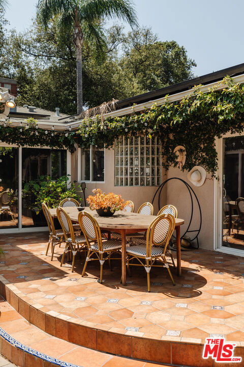 4426 Auckland Avenue, Toluca Lake CA: https://media.crmls.org/mediaz/6c875990-842d-4065-b06c-88ae14cd352e.jpg