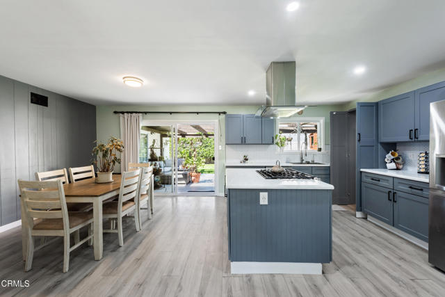 1437 Exeter Avenue, Ventura CA: https://media.crmls.org/mediaz/6c87e29a-de4e-4e68-a593-a750cada8e9e.jpg