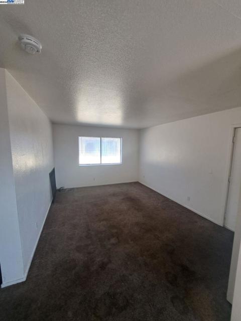 6109 Foothill Blvd, Oakland CA: https://media.crmls.org/mediaz/6c87e989-acd4-4891-a658-80f214029178.jpg