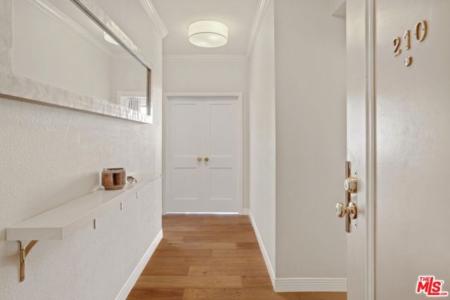 14115 Moorpark Street, 210 photo 5