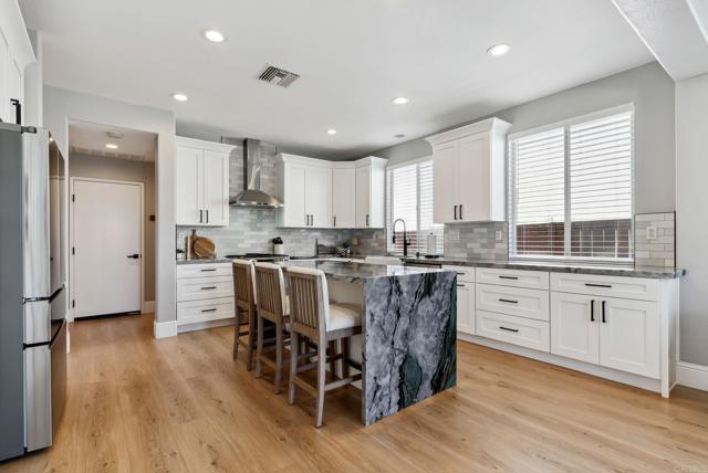 1568 Sapphire Dr, Carlsbad CA: https://media.crmls.org/mediaz/6c887e3a-5b84-4919-816f-813fb098256b.jpg