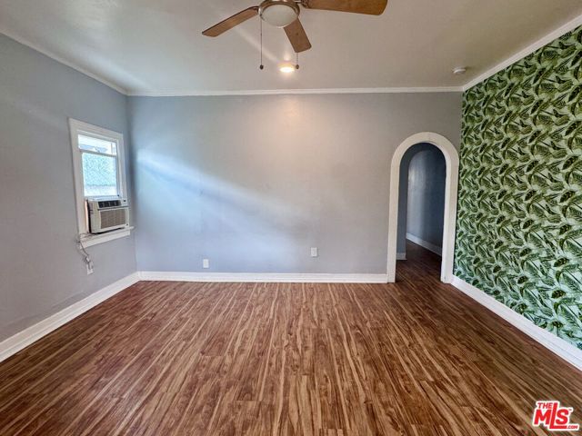 1151 E 15th Street, Long Beach CA: https://media.crmls.org/mediaz/6c888513-c0f5-4485-b69e-92dbc1022fef.jpg