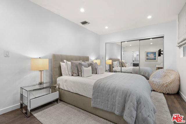 602 N Whittier Drive, Beverly Hills CA: https://media.crmls.org/mediaz/6c8886d6-4a14-4f4c-8397-6757282df15f.jpg
