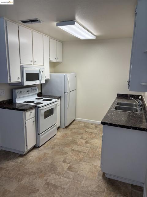 2926 winding lane, Antioch CA: https://media.crmls.org/mediaz/6c893108-76b6-4da3-863a-945d7f8379d0.jpg