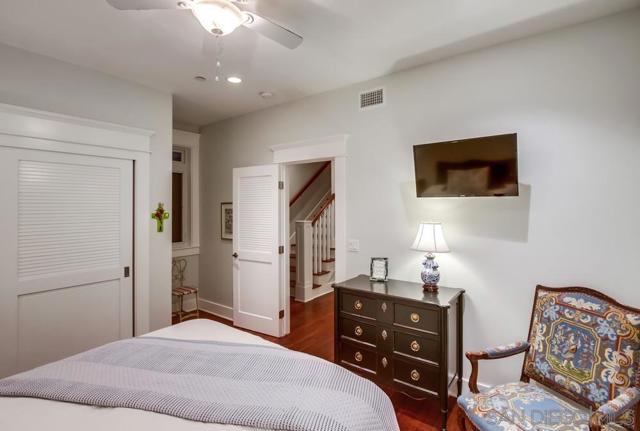 240 B Avenue, Coronado CA: https://media.crmls.org/mediaz/6c8946aa-36dd-4dec-a3f7-c0b09927e5be.jpg