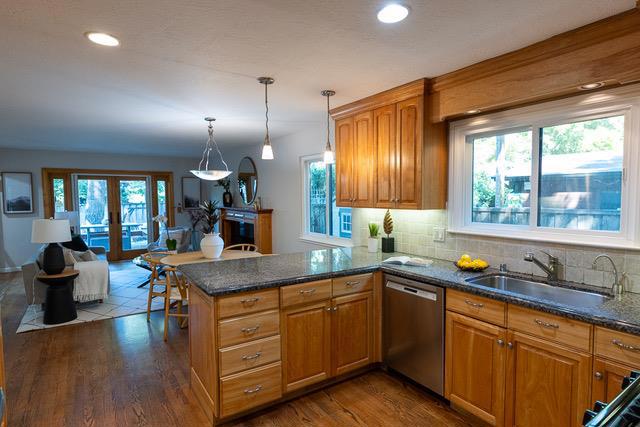 3523 Oak Drive, Menlo Park CA: https://media.crmls.org/mediaz/6c894bef-a187-46b8-a30d-c2eebcb42463.jpg