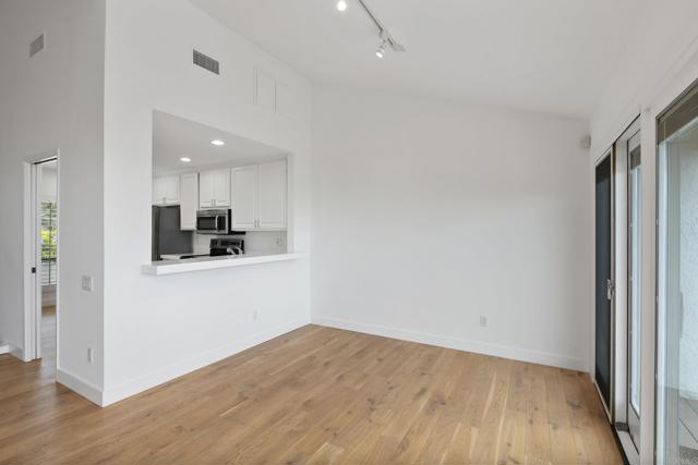 13208 Caminito Mar Villa, Del Mar CA: https://media.crmls.org/mediaz/6c8acbe9-c8b8-442c-a54f-54a48ee675cf.jpg