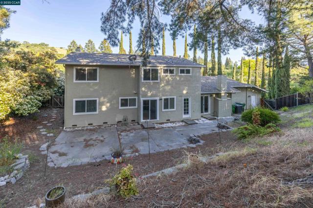 320 Miranda Ln, Alamo CA: https://media.crmls.org/mediaz/6c8af22d-802a-4e2d-9bd1-243f059c0604.jpg