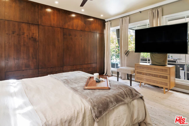2299 Beverwil Drive, Los Angeles CA: https://media.crmls.org/mediaz/6c8b3e53-51c7-4743-af56-2dcd604b6f74.jpg