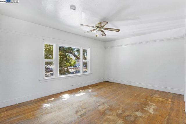 2255 Lincoln Ave., Alameda CA: https://media.crmls.org/mediaz/6c8b70af-16f9-47ca-b146-1e509a47f3b3.jpg
