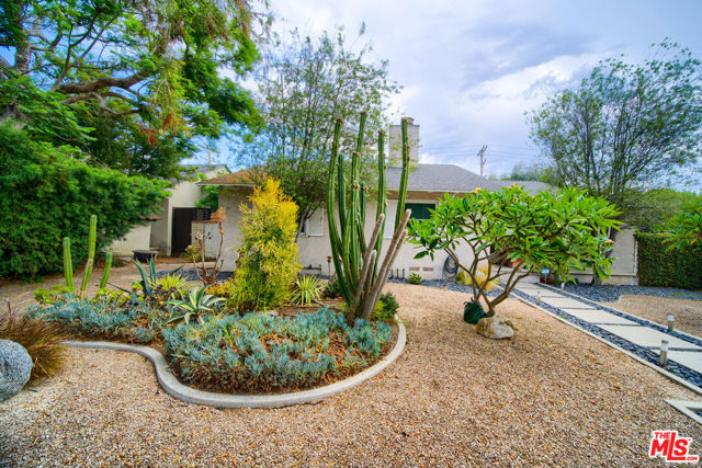 3282 Stoner Avenue, Los Angeles CA: https://media.crmls.org/mediaz/6c8c6cda-d216-4766-9048-1bade8e460ab.jpg