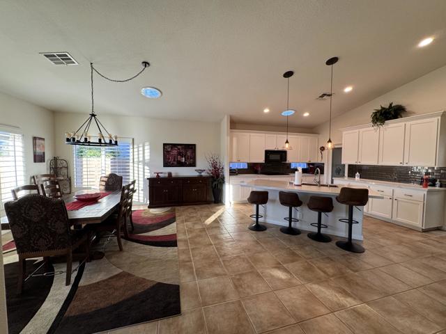 45187 Crystal Springs Drive, Indio CA: https://media.crmls.org/mediaz/6c8c9c3c-f72e-4d8f-abd6-9b05e6c738de.jpg
