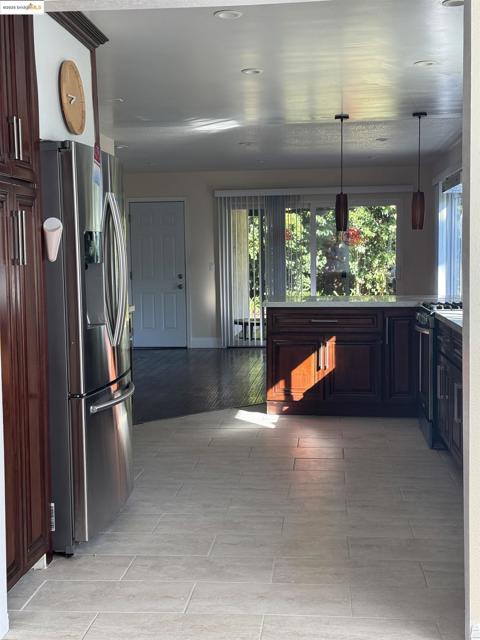 8 Juniper Way, Moraga CA: https://media.crmls.org/mediaz/6c8d3be5-a882-4e3c-97c5-4da5a741e30e.jpg