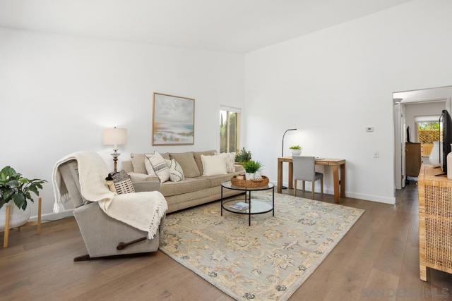 545 Shady Brook Pl, Escondido CA: https://media.crmls.org/mediaz/6c8d6953-6713-4320-930f-ecf0e5ae8e8c.jpg