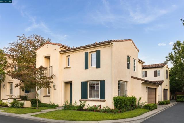 9752 Belladonna Dr, San Ramon CA: https://media.crmls.org/mediaz/6c8dddfc-1f22-4356-9949-191dad7a2036.jpg
