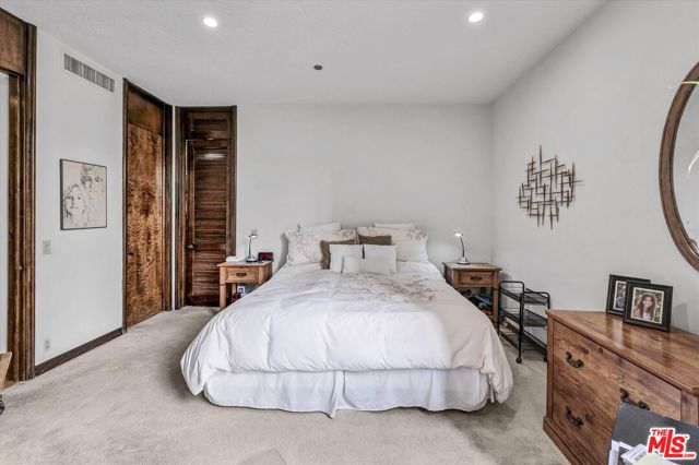 300 N Swall Drive, Beverly Hills CA: https://media.crmls.org/mediaz/6c8e1e92-9b30-46c7-83c1-67f02e2a99b7.jpg
