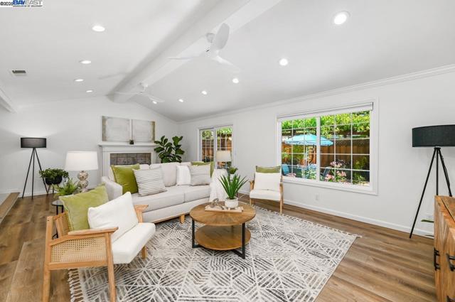 6701 Taffy Ct, Pleasanton CA: https://media.crmls.org/mediaz/6c8e2083-baa5-41aa-a4dc-f4cf1a4dfbc2.jpg