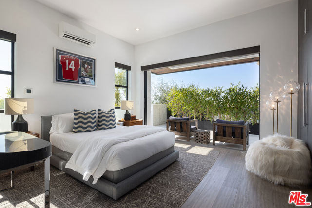 800 N Tigertail Road, Los Angeles CA: https://media.crmls.org/mediaz/6c8e657c-f42c-4b41-bb11-df5839567484.jpg