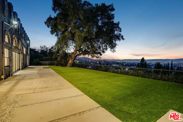 15851 Mulholland Place, Los Angeles CA: https://media.crmls.org/mediaz/6c8e95c1-c649-41be-98a1-a9f02ea85ace.jpg