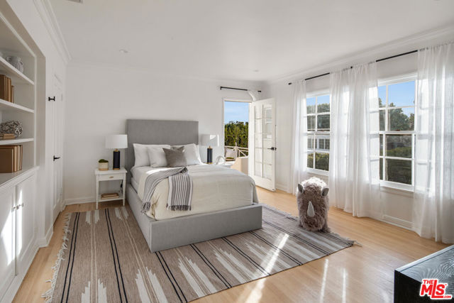 625 N Sierra Drive, Beverly Hills CA: https://media.crmls.org/mediaz/6c8eba70-334d-4bbd-8f2c-e04e2242eb89.jpg