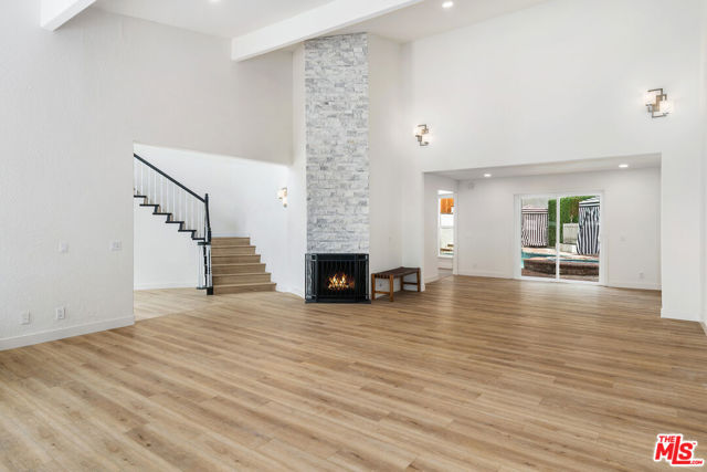 19555 Oxnard Street, Tarzana CA: https://media.crmls.org/mediaz/6c8f508c-2383-4b43-9ab6-53d2708119d2.jpg