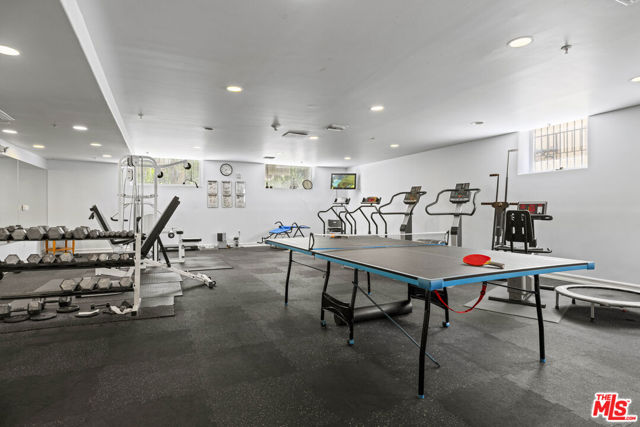 1450 S Beverly Drive, Los Angeles CA: https://media.crmls.org/mediaz/6c8f8ca4-fc0a-4167-bd66-e02dc624fa4a.jpg