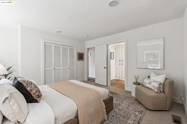 3176 Jordan Rd, Oakland CA: https://media.crmls.org/mediaz/6c8f8f92-13b6-4ae1-88cb-2b60f39b2a62.jpg