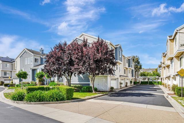 4 Brigantine Lane, Redwood City CA: https://media.crmls.org/mediaz/6c9001ac-a741-48f5-ac7b-656680045872.jpg