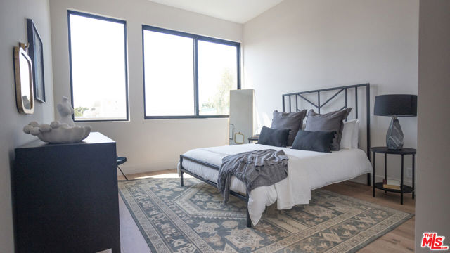 8314 Willoughby Avenue, Unit A photo 4