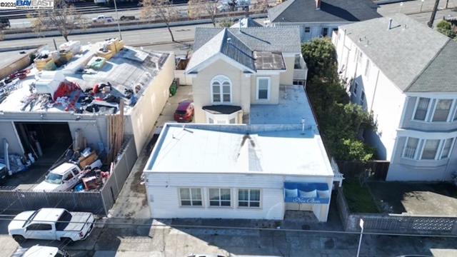 1011 E 11Th St, Oakland CA: https://media.crmls.org/mediaz/6c9032d8-a850-4dc2-9dcd-92ceedcd762e.jpg