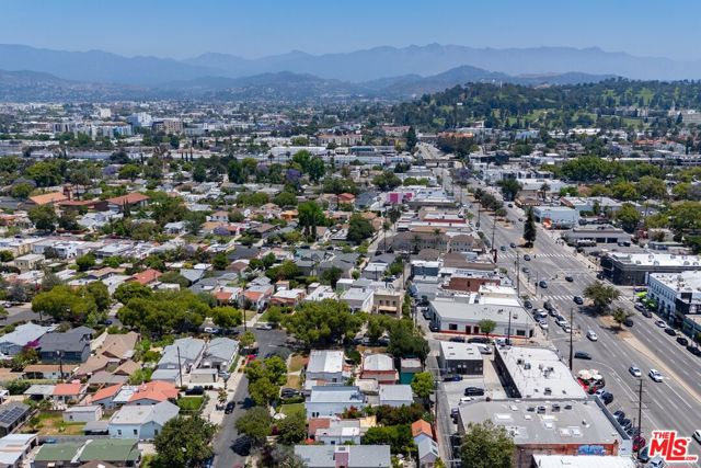 3170 Glenmanor Place, Los Angeles CA: https://media.crmls.org/mediaz/6c906a06-21bd-40d3-9217-08a175508b43.jpg
