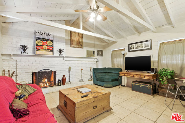 764 Lashburn Street, Sylmar CA: https://media.crmls.org/mediaz/6c90c08d-b40a-44f1-82fa-d220615d6841.jpg