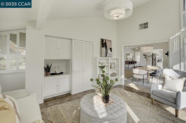 975 Terra California Dr, Walnut Creek CA: https://media.crmls.org/mediaz/6c911b5b-eade-4ca8-8442-bf3d5feef658.jpg