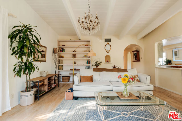 21316 Encina Road, Topanga CA: https://media.crmls.org/mediaz/6c91b062-5213-4b27-a5e7-32238201bf9e.jpg
