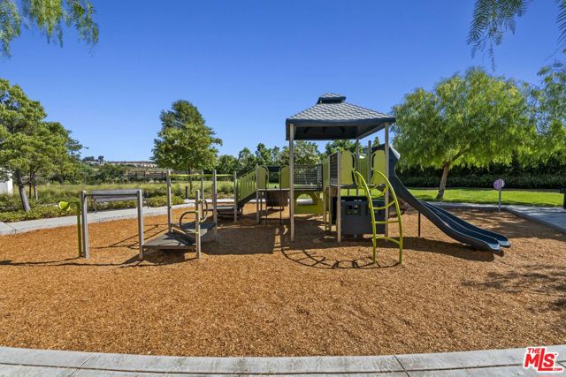 21749 Bene Drive, Santa Clarita CA: https://media.crmls.org/mediaz/6c91b464-c264-423a-a907-cf39c4a3a1df.jpg