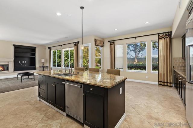 1833 Corte Galeana, Chula Vista CA: https://media.crmls.org/mediaz/6c92036a-45b7-42b4-b9d1-bf36ebc1af34.jpg