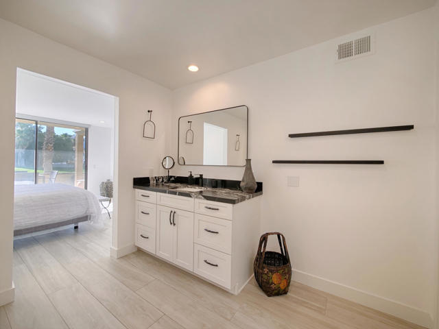 7529 Regency Drive, Palm Springs CA: https://media.crmls.org/mediaz/6c92a080-e8e2-4a79-80db-8ffe557c98d1.jpg