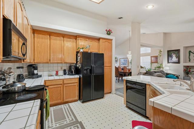 1883 College Greens Drive, Los Banos CA: https://media.crmls.org/mediaz/6c92f5de-6439-4e67-99f0-88a408356e91.jpg