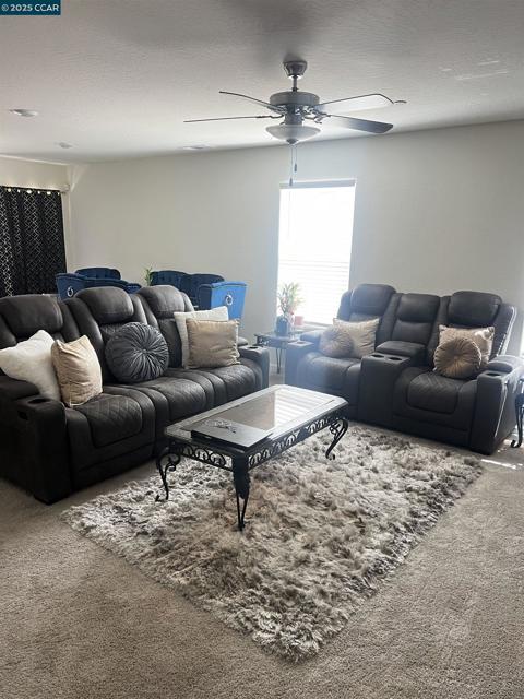 627 Elizabeth Ct, Merced CA: https://media.crmls.org/mediaz/6c930025-73e4-4c13-b6be-19ce6968b7d5.jpg