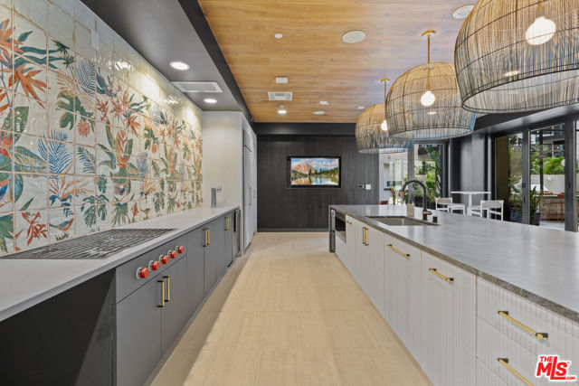 250 E Broadway, Long Beach CA: https://media.crmls.org/mediaz/6c9332f4-5524-435f-85bd-3e4c0326c45c.jpg