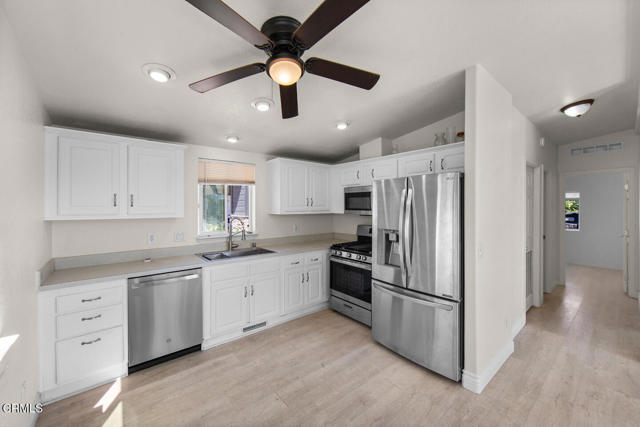 Detail Gallery Image 5 of 14 For 155 Mesa Dr, Camarillo,  CA 93010 - 2 Beds | 2 Baths