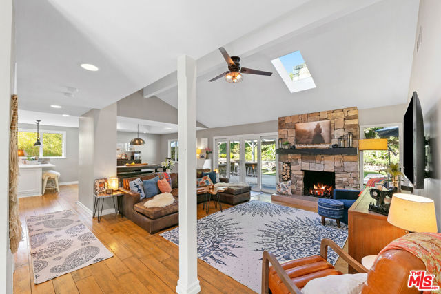 30603 El Sueno Drive, Malibu CA: https://media.crmls.org/mediaz/6c93969e-da71-4acc-8caf-c5209e2dfaf7.jpg