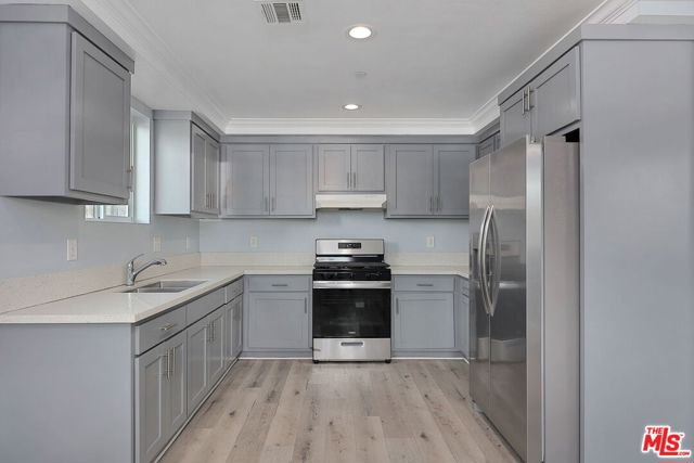 320 E 55th Street, Los Angeles CA: https://media.crmls.org/mediaz/6c93bad9-e46c-4a3f-b4f6-1e7925d6d23d.jpg