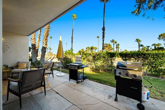 2501 N Whitewater Club Drive, Palm Springs CA: https://media.crmls.org/mediaz/6c93bbbb-a324-4fd8-ba84-c99c52b3ebb1.jpg