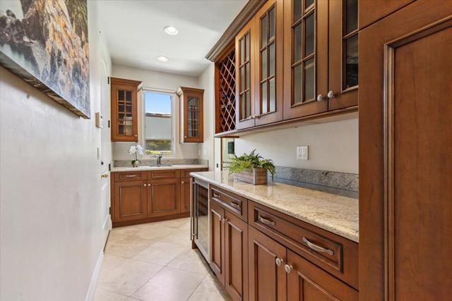 17820 Daves Avenue, Monte Sereno CA: https://media.crmls.org/mediaz/6c93d401-1338-4cd5-89d0-90be03bb6e6a.jpg
