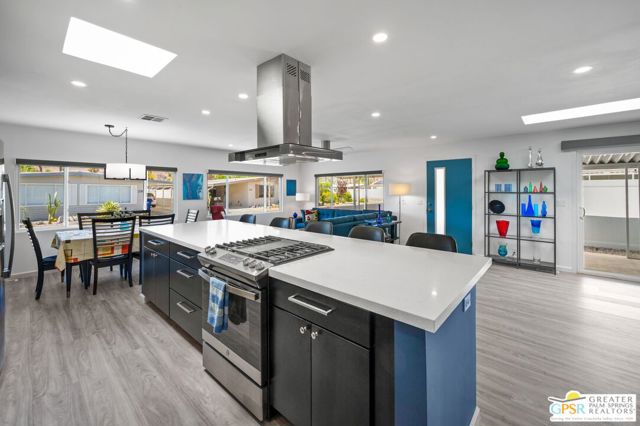 240 Los Pinos Drive, Palm Springs CA: https://media.crmls.org/mediaz/6c9436c8-00fa-40f6-bb86-ffcce32bf5e0.jpg